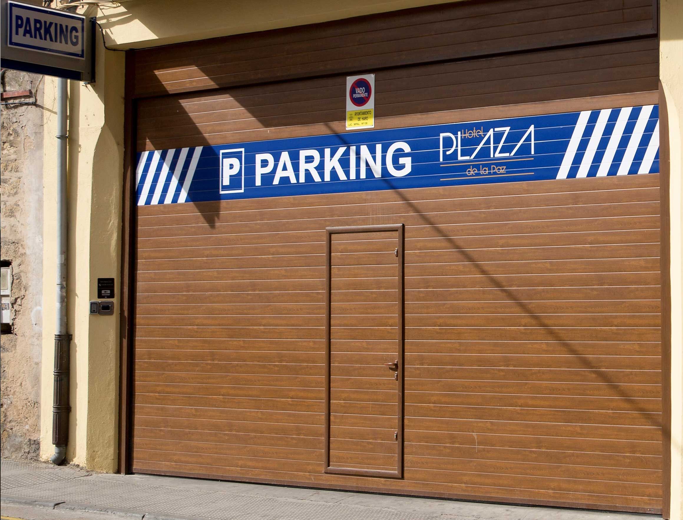 imagen exterior parking hotel plaza de la paz