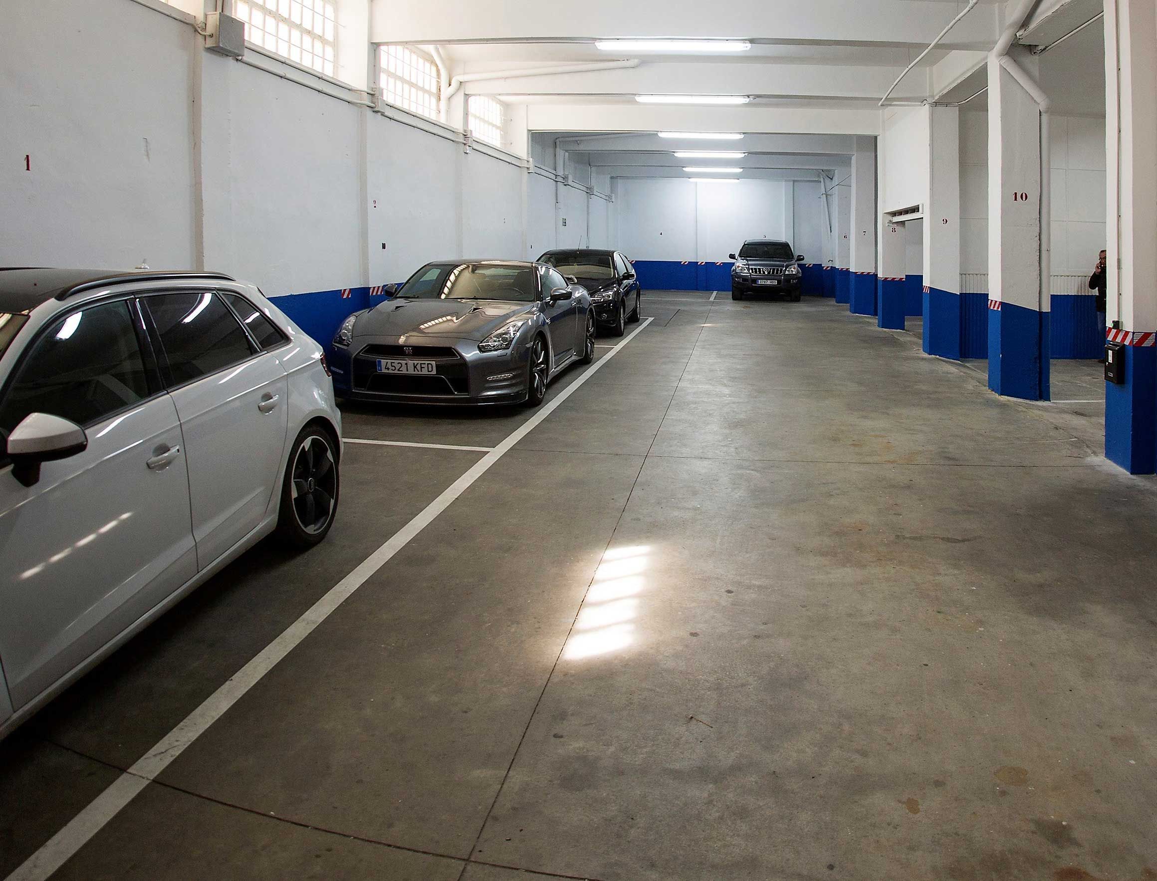 imagen interior parking hotel plaza de la paz